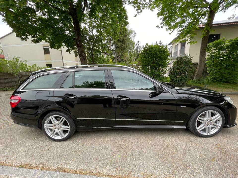 Bild 2/16 von Mercedes-Benz E 200 Kompressor T (2011)