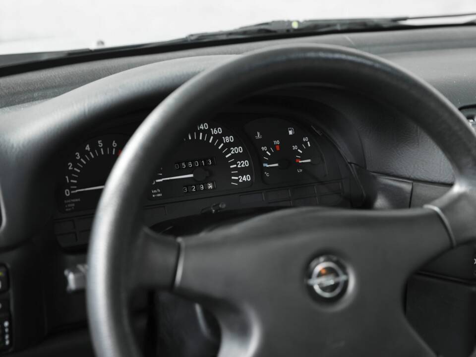 Bild 16/41 von Opel Calibra 2,0 (1991)