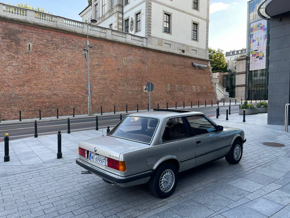 Imagen 3/21 de BMW 325e (1985)