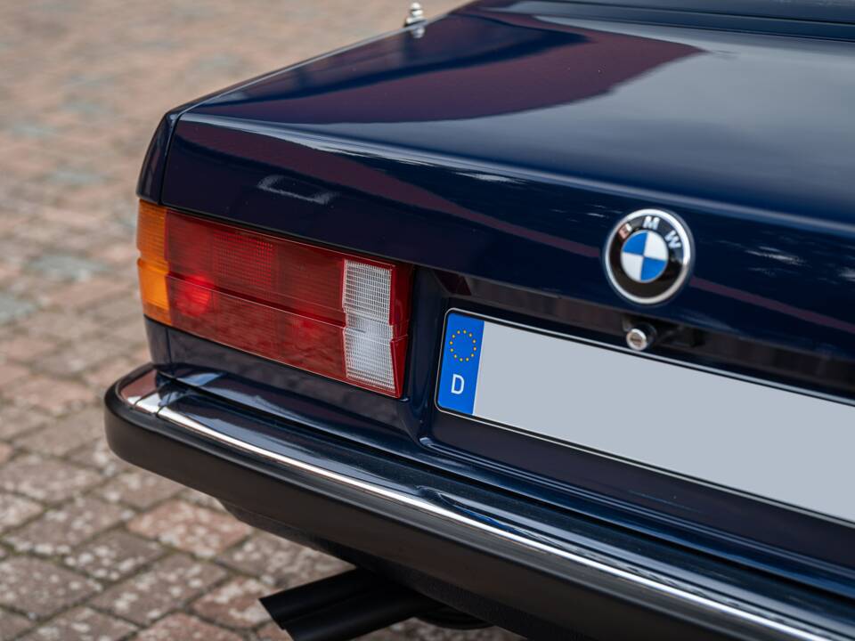 Image 19/99 of BMW 320i (1989)
