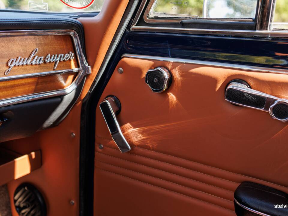 Bild 39/43 von Alfa Romeo Giulia Super 1.6 (1973)