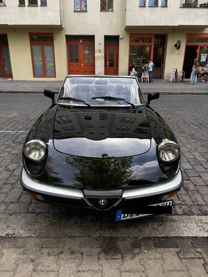 Bild 1/6 von Alfa Romeo 2.0 Spider (1988)