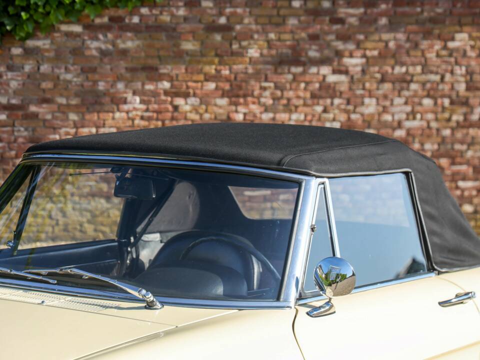 Image 21/50 of Alfa Romeo 1600 Duetto (1967)
