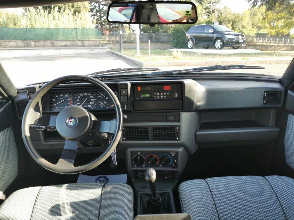 Image 5/45 of Alfa Romeo 75 1.8 (1987)