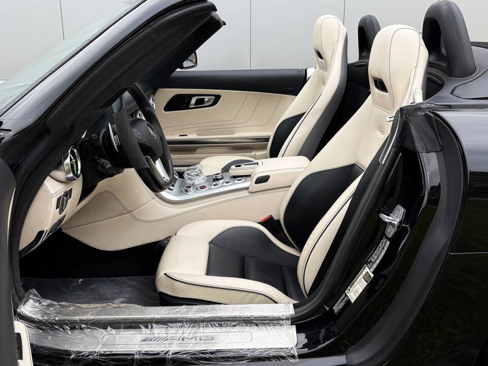 Image 16/28 of Mercedes-Benz SLS AMG Roadster (2012)