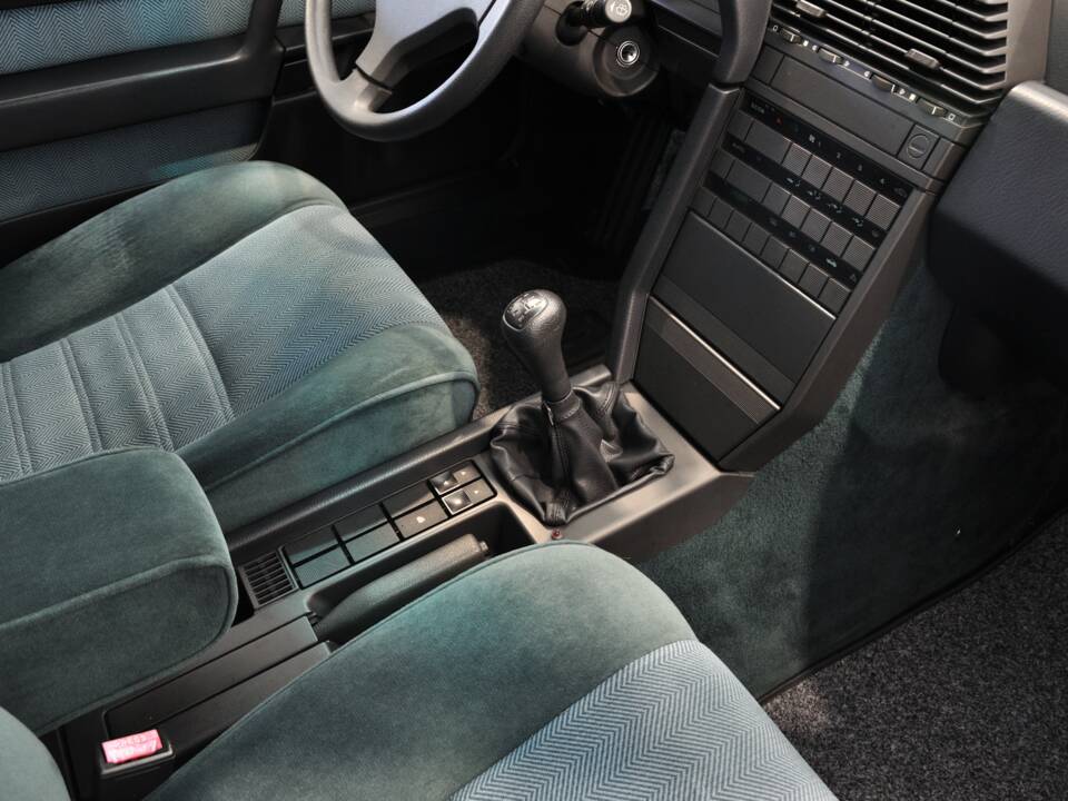 Bild 37/41 von Alfa Romeo 164 2.0 (1990)