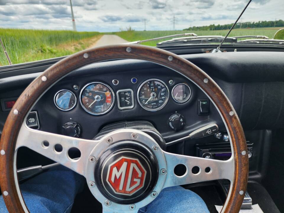Image 19/55 of MG MGB (1969)