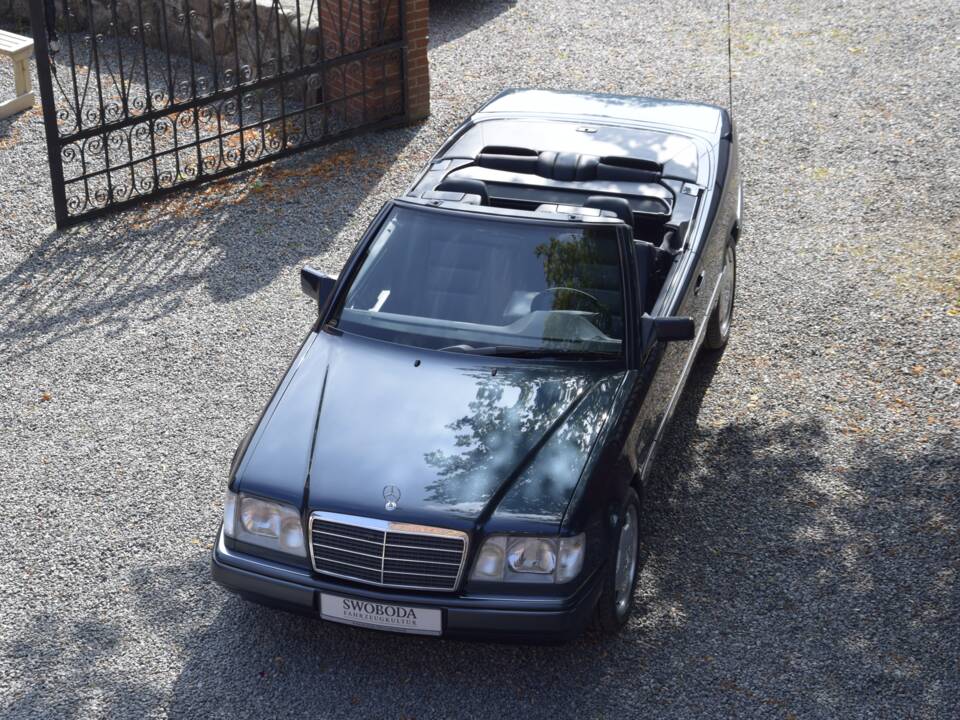 Image 7/15 of Mercedes-Benz E 200 (1997)