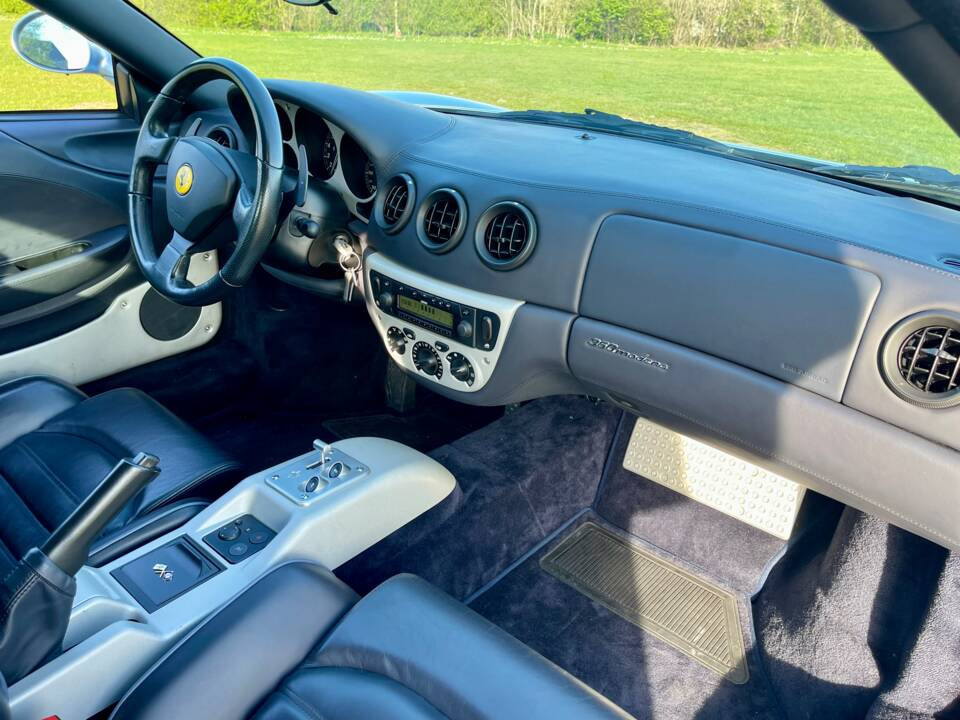 Immagine 27/31 di Ferrari 360 Modena (2000)