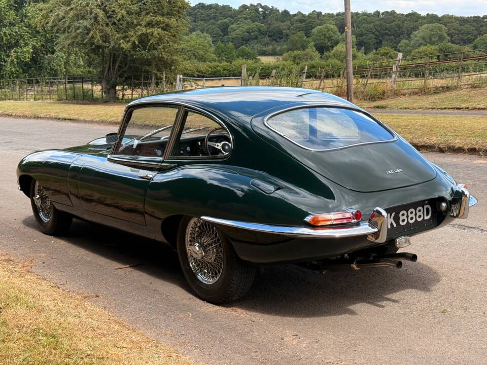Image 3/30 de Jaguar Type E (2+2) (1966)