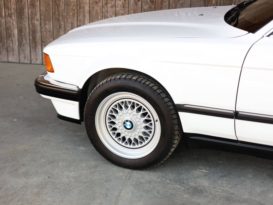 Bild 51/70 von BMW 735i (1991)