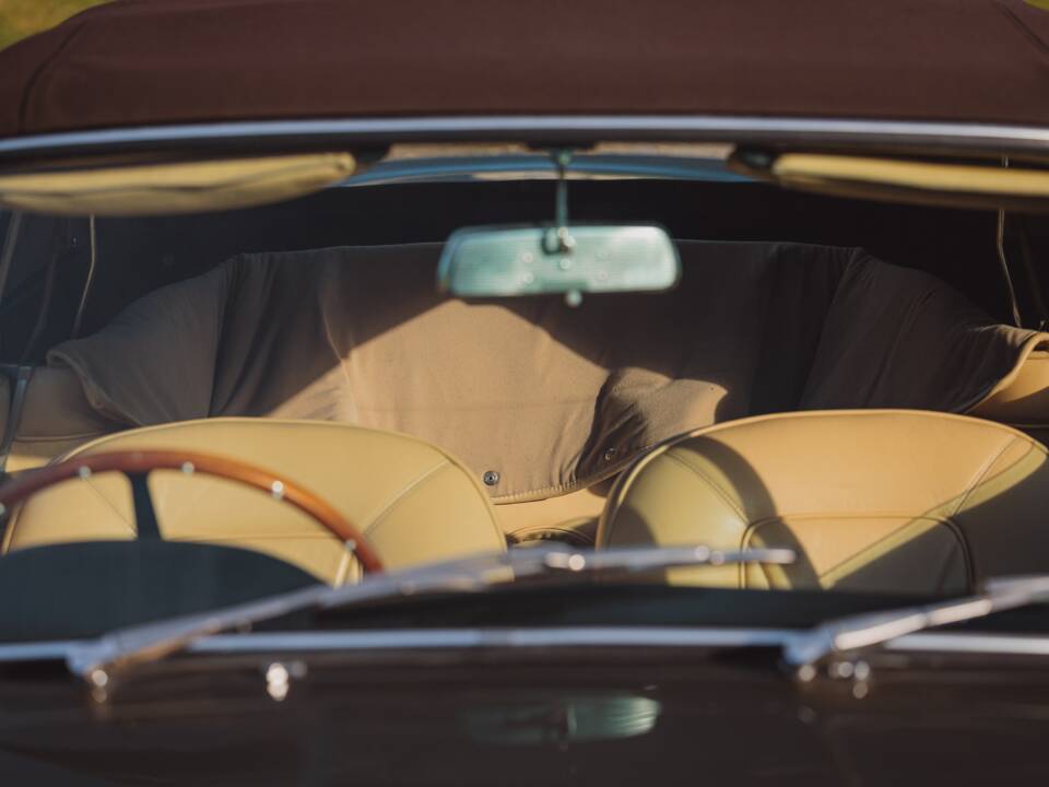 Image 52/99 of Aston Martin DB 6 Volante (1968)