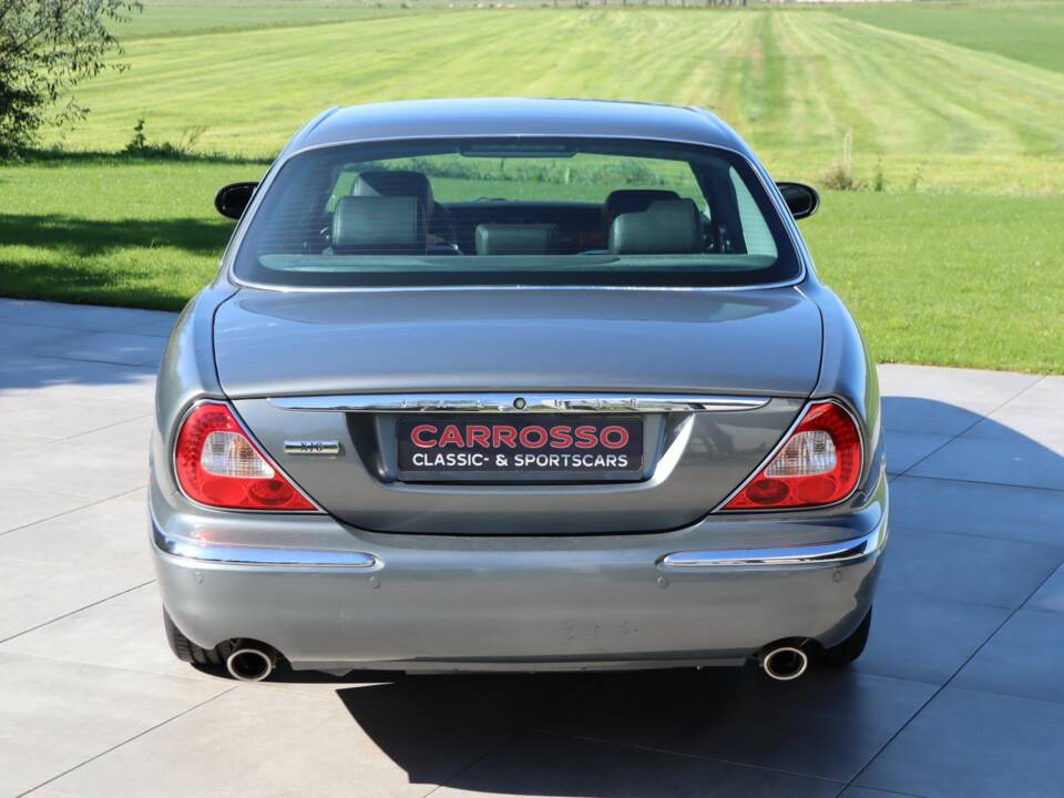Image 11/50 of Jaguar XJ 8 4.2 (2004)