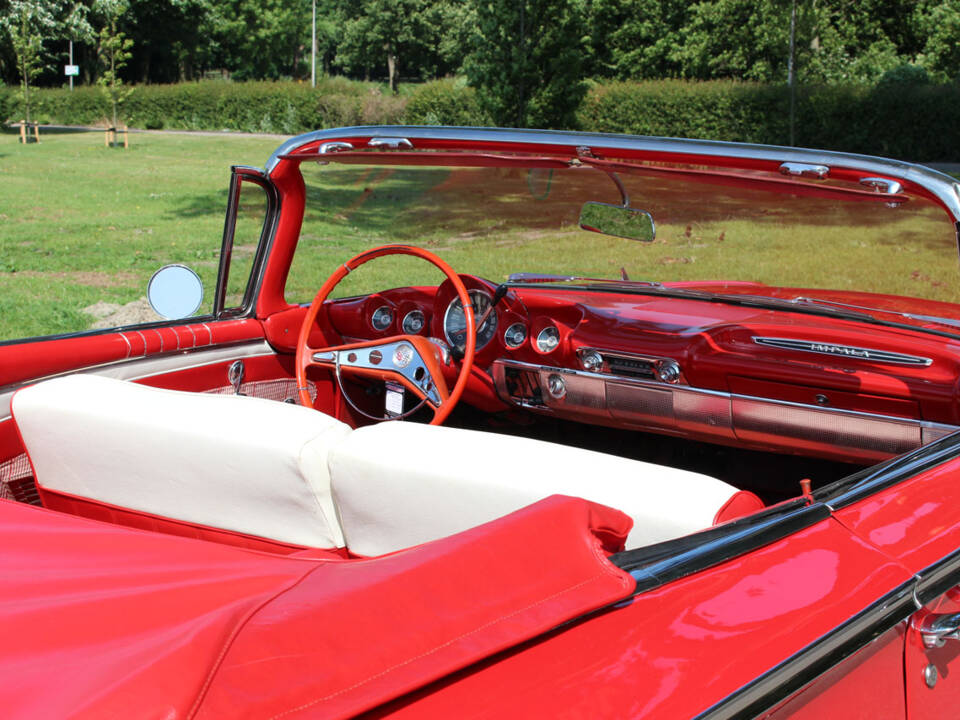 Bild 15/31 von Chevrolet Impala Convertible (1960)