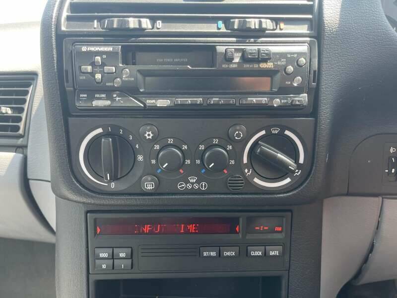 Image 34/50 of BMW 325i (1991)