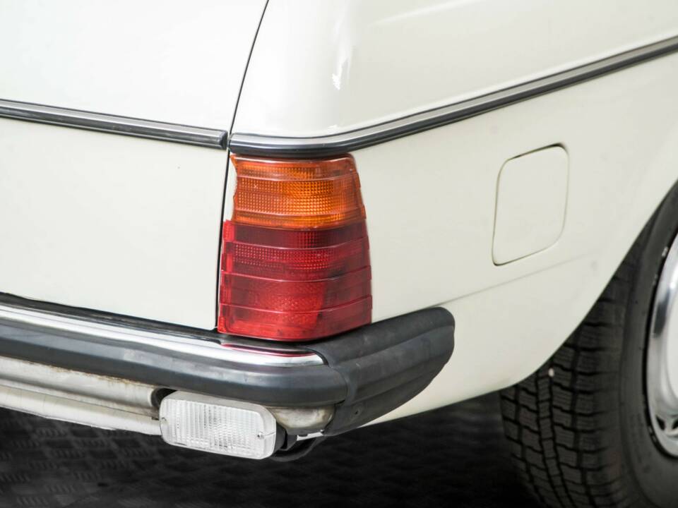 Bild 29/50 von Mercedes-Benz 230 TE (1984)