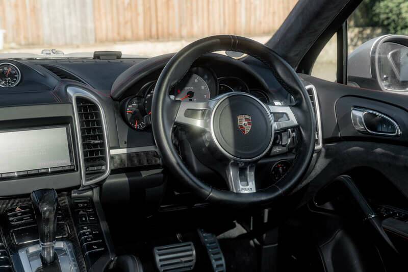 Image 2/50 de Porsche Cayenne GTS (2012)