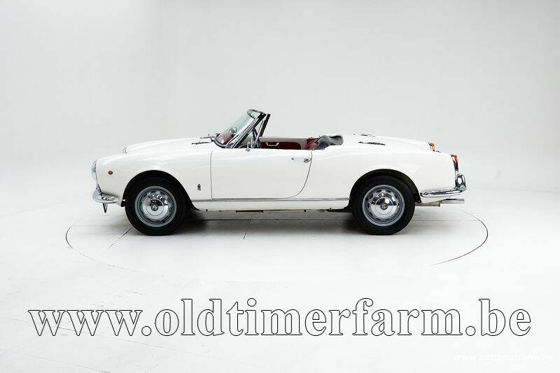 Image 8/15 of Alfa Romeo Giulia 1600 Spider Veloce (1965)