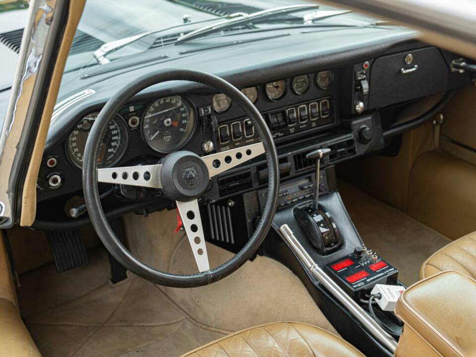 Bild 33/50 von Jaguar E-Type V12 (2+2) (1971)