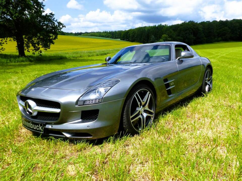 Mercedes-Benz SLS AMG  Coupé Flügeltürer alubeam silver (MB 047) 2010