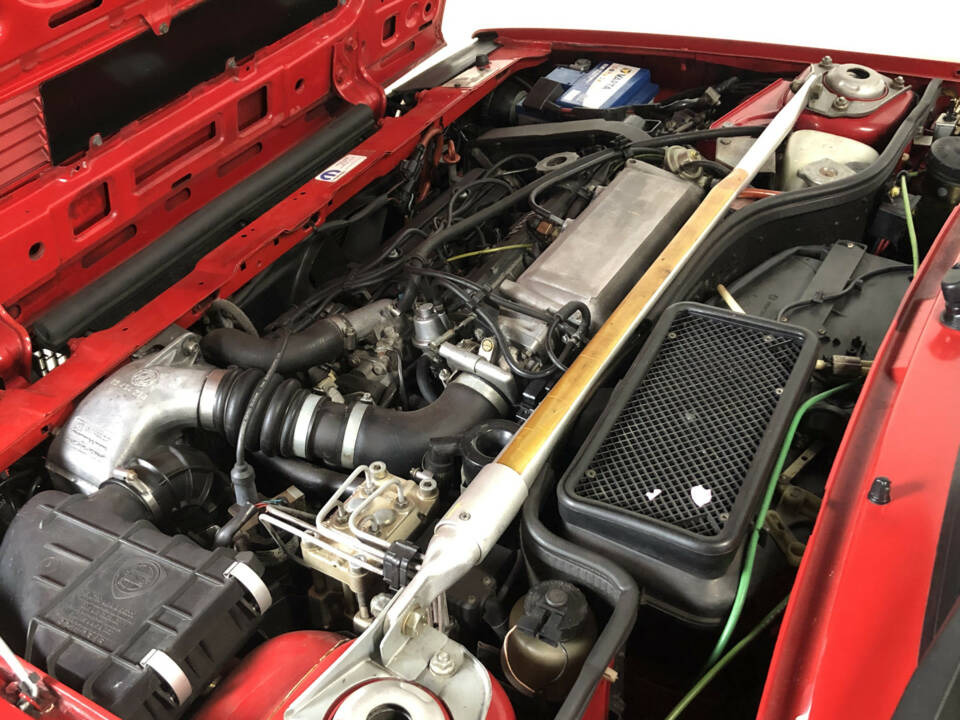 Image 5/33 of Lancia Delta HF Integrale Evoluzione I (1992)