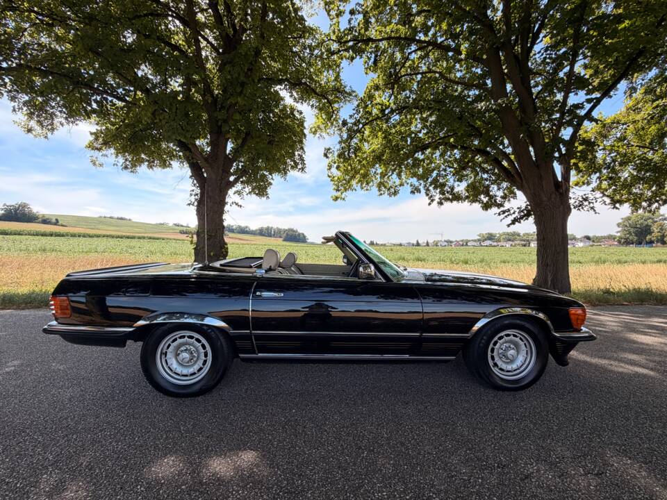 Image 18/22 de Mercedes-Benz 500 SL (1983)
