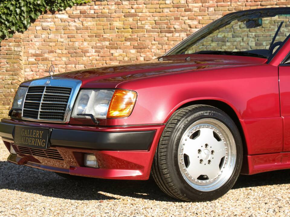 Immagine 35/50 di Mercedes-Benz 300 CE-24 3.4 AMG (1993)