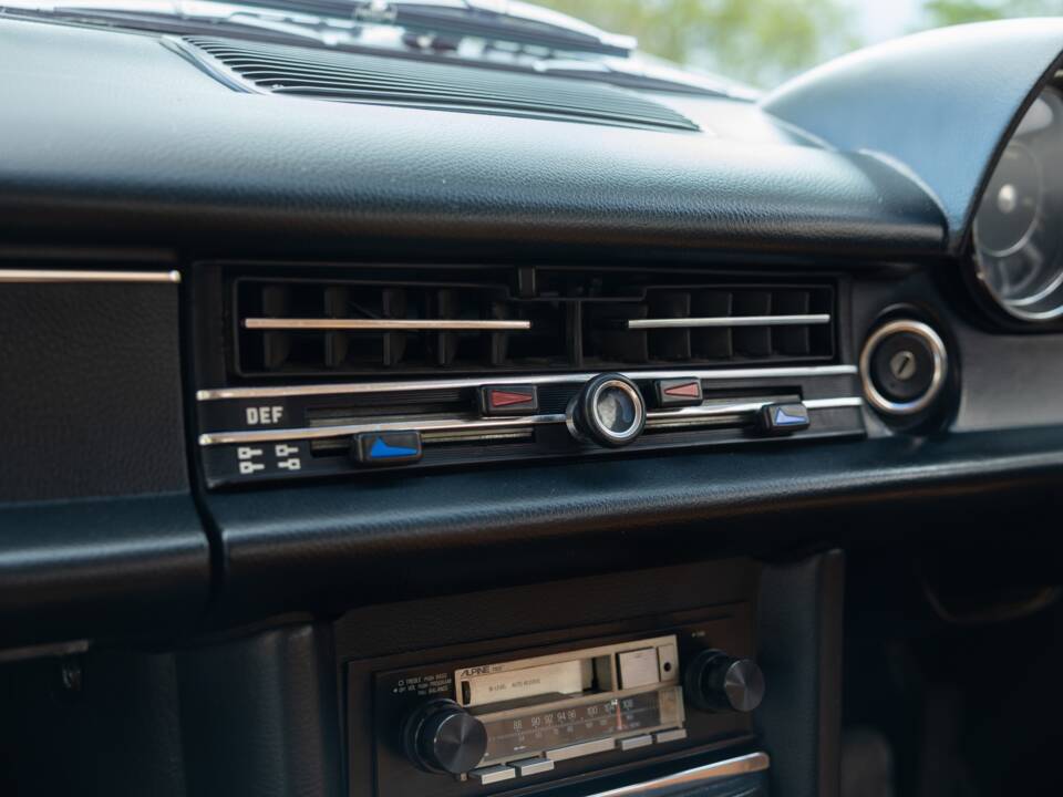 Bild 23/40 von Mercedes-Benz 230/4 (1976)