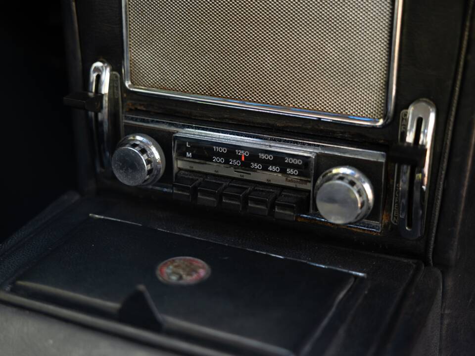 Image 43/50 de Jaguar Mk II 3.8 (1966)