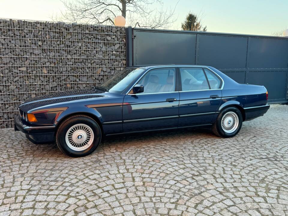 Immagine 33/99 di BMW 735i (1988)