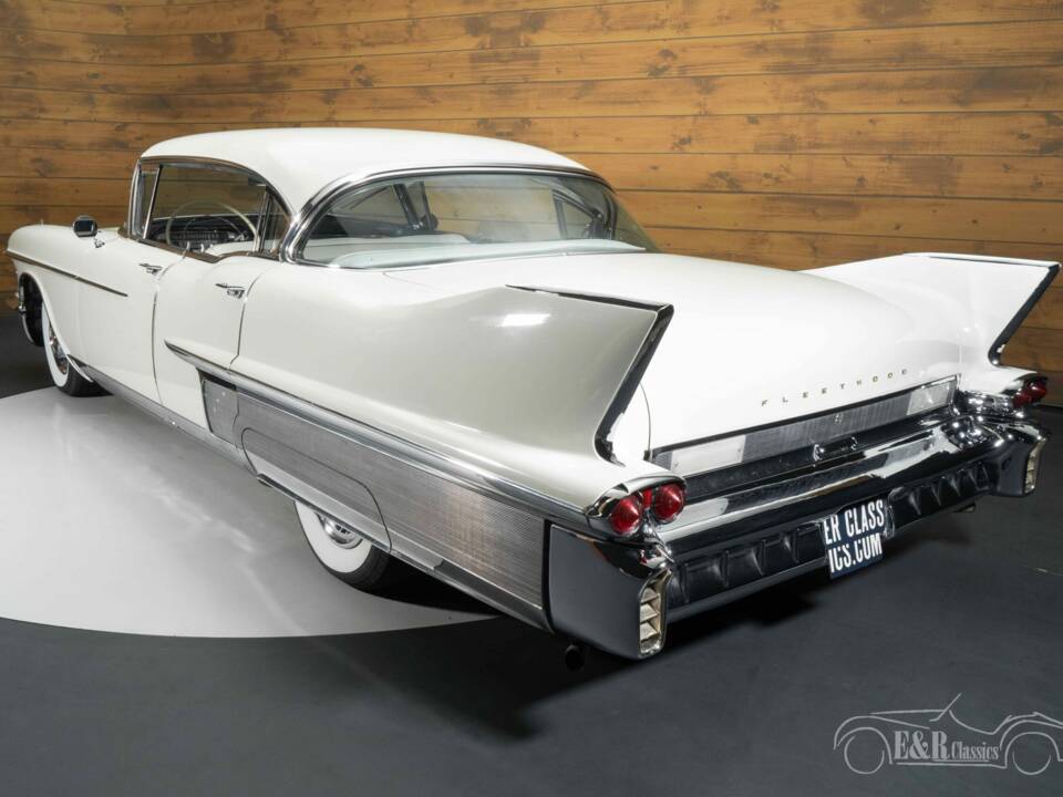 Image 2/5 of Cadillac 60 Special Fleetwood (1958)