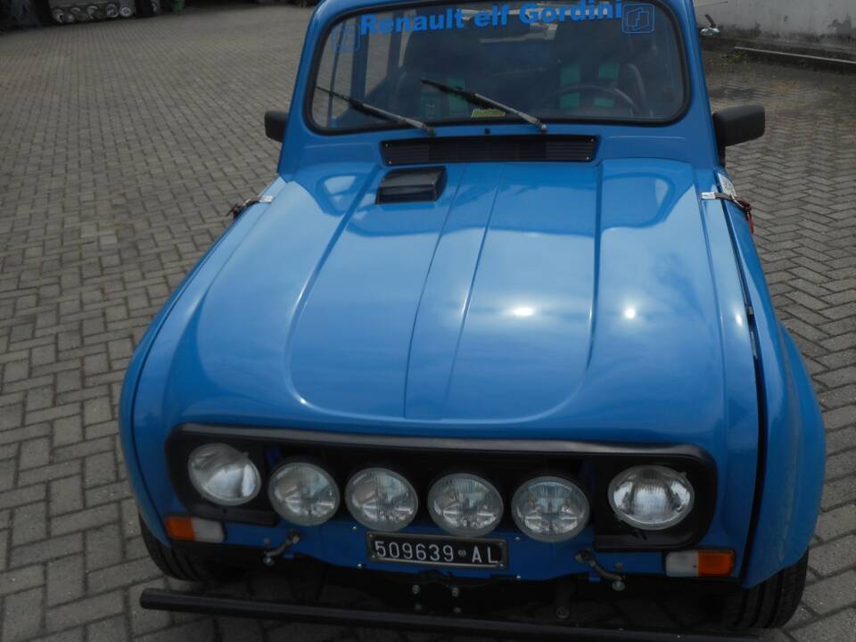 Image 3/98 de Renault R 4 TL (1984)