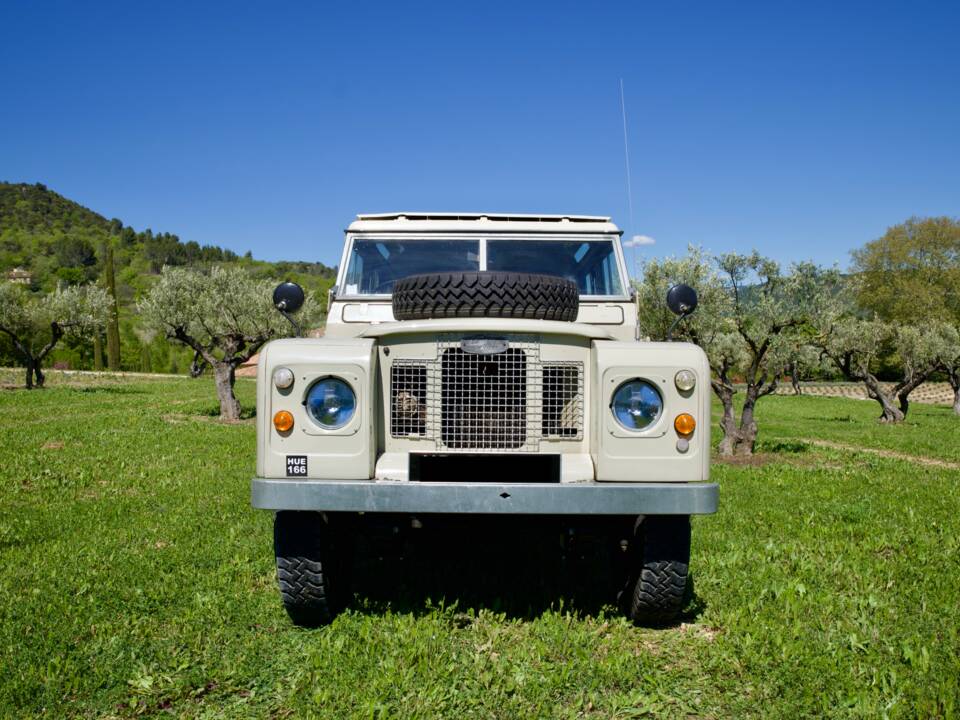 Image 6/14 of Land Rover 109 (1971)