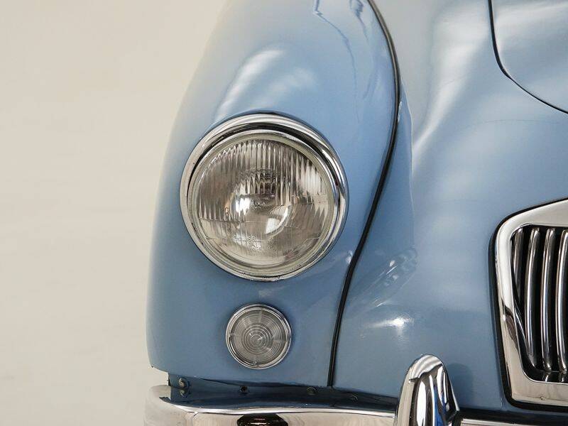 Image 12/15 of MG MGA 1500 (1957)