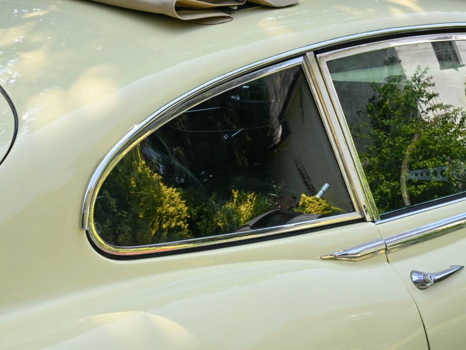 Bild 15/39 von Jaguar E-Type (2+2) (1970)