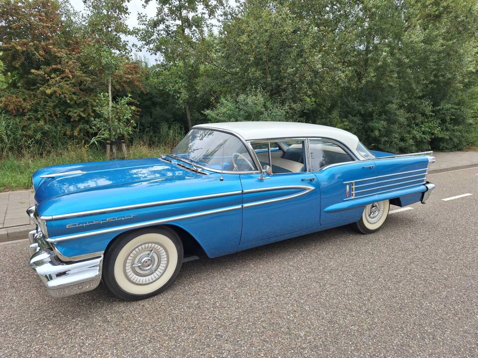 Image 5/34 of Oldsmobile Series 88 Holiday Hardtop (1958)
