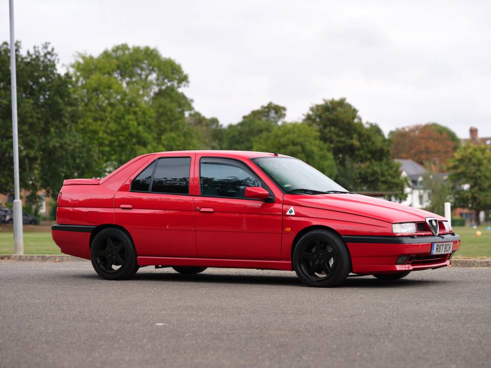Imagen 12/50 de Alfa Romeo 155 2.5 TD (1998)
