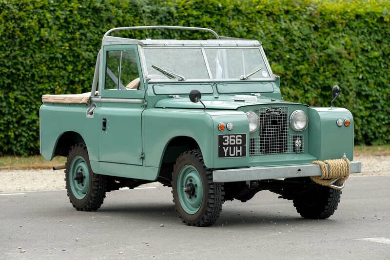 Image 8/50 of Land Rover 88 (1962)