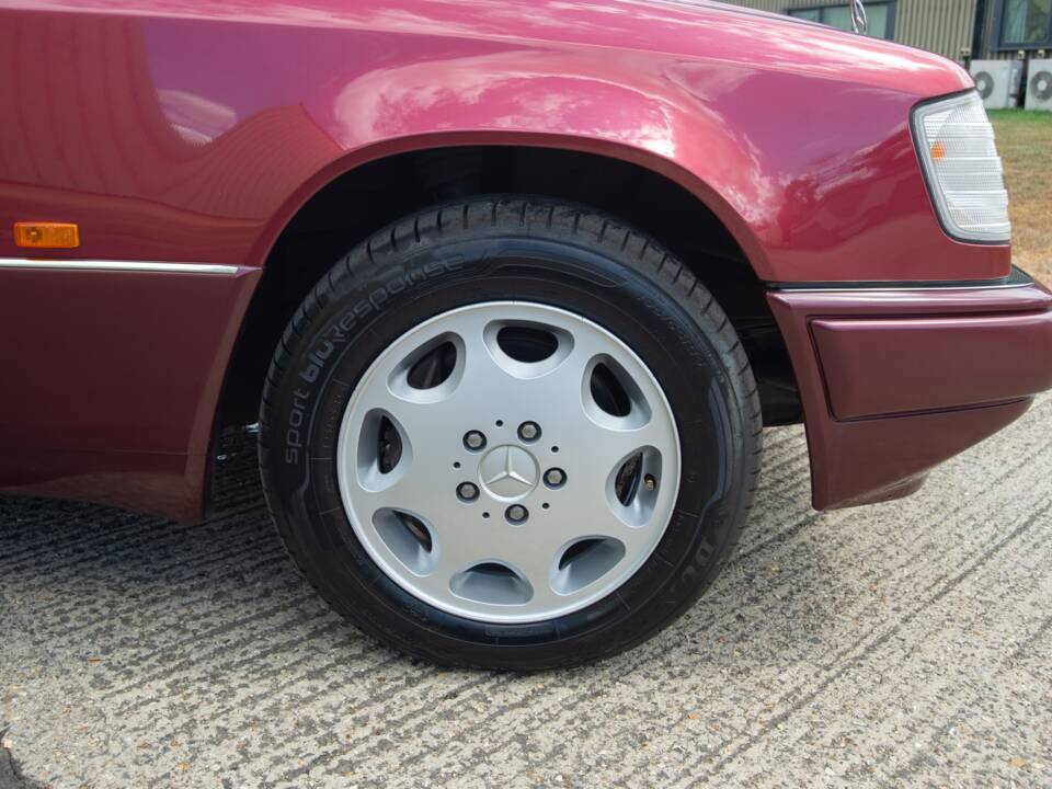 Bild 25/28 von Mercedes-Benz E 320 T (1993)