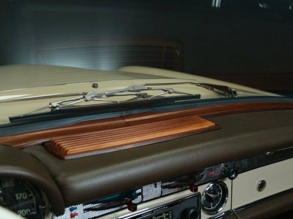 Image 19/50 of Mercedes-Benz 230 SL (1967)