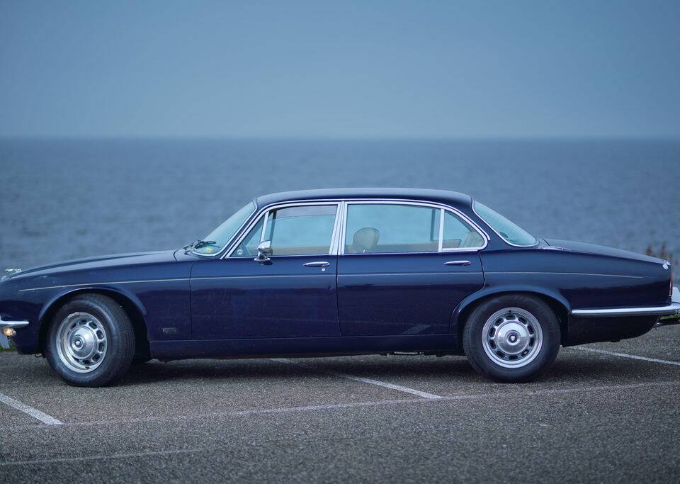 Image 20/26 de Jaguar XJ 6 L 4.2 (1976)