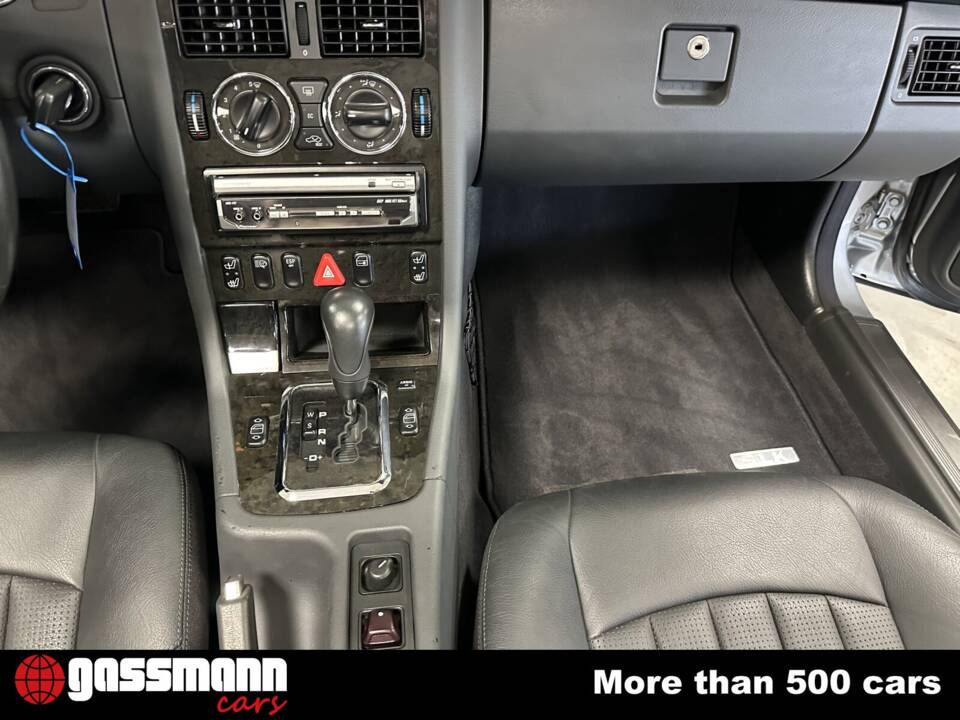 Image 13/15 of Mercedes-Benz SLK 32 AMG (2001)