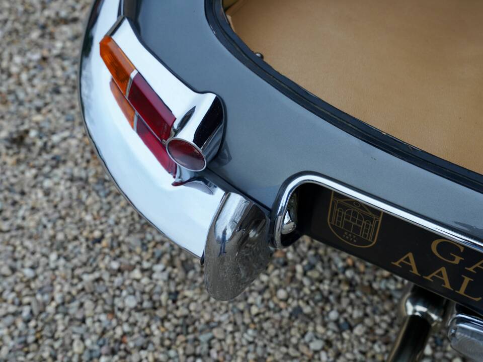 Immagine 14/50 di Jaguar E-Type 3.8 (1961)