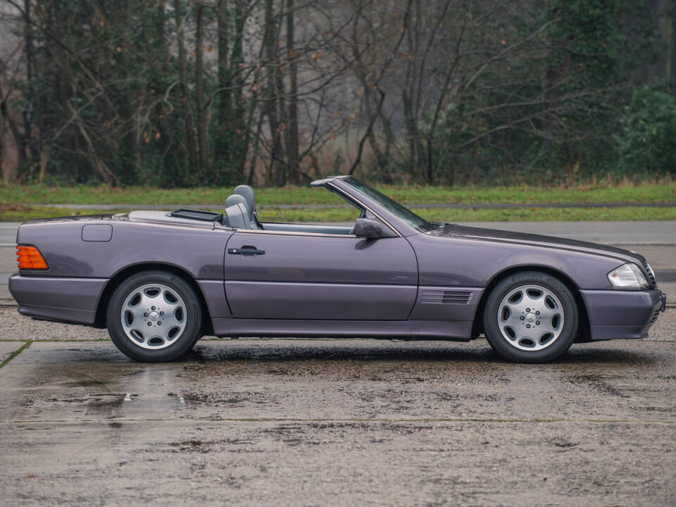 Image 11/31 of Mercedes-Benz 500 SL (1992)