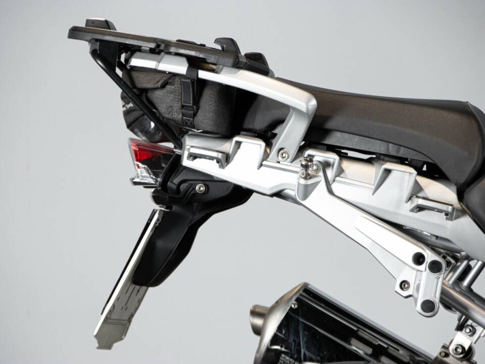 Image 36/50 of BMW DUMMY (2010)