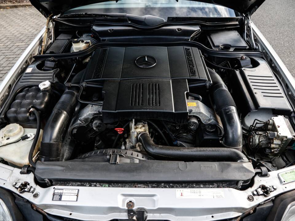 Image 34/43 of Mercedes-Benz SL 500 (1996)