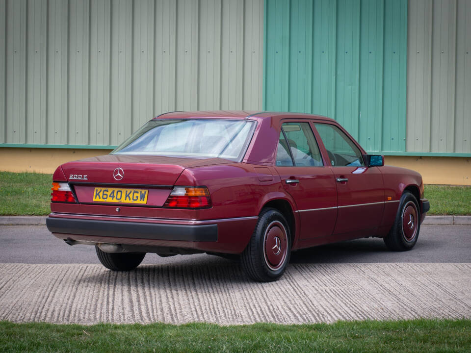 Bild 5/23 von Mercedes-Benz 200 E-16 (1993)