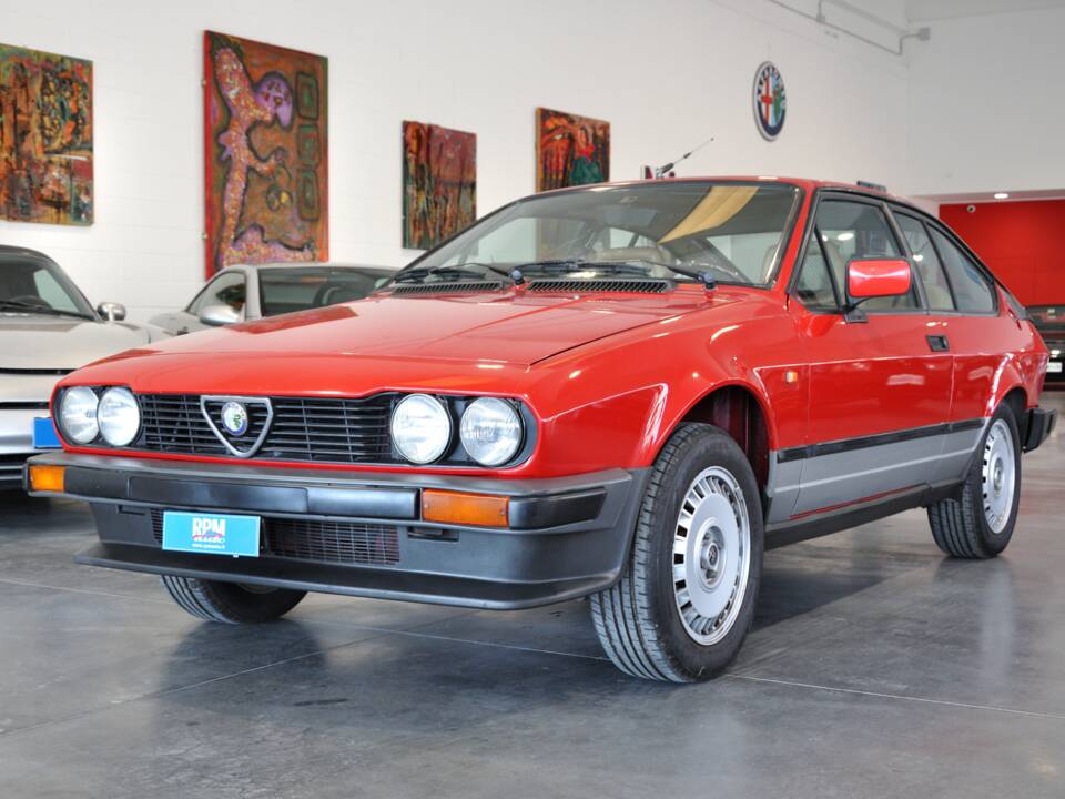 Bild 9/29 von Alfa Romeo GTV 2.0 (1984)