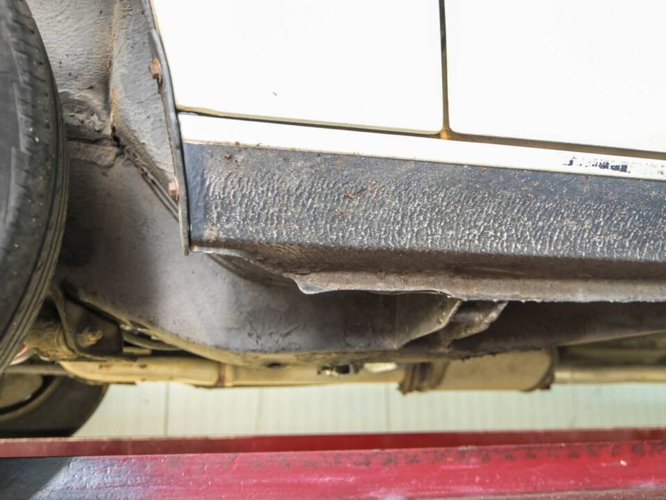 Image 48/50 of Volvo 740 GL (1987)