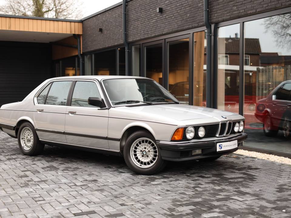 Bild 2/71 von BMW 745i (1986)